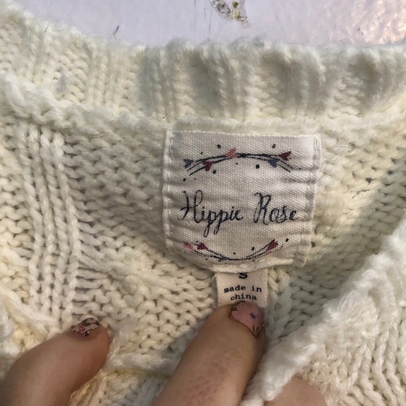 Cold shoulder sweater - Picture 10 of 10